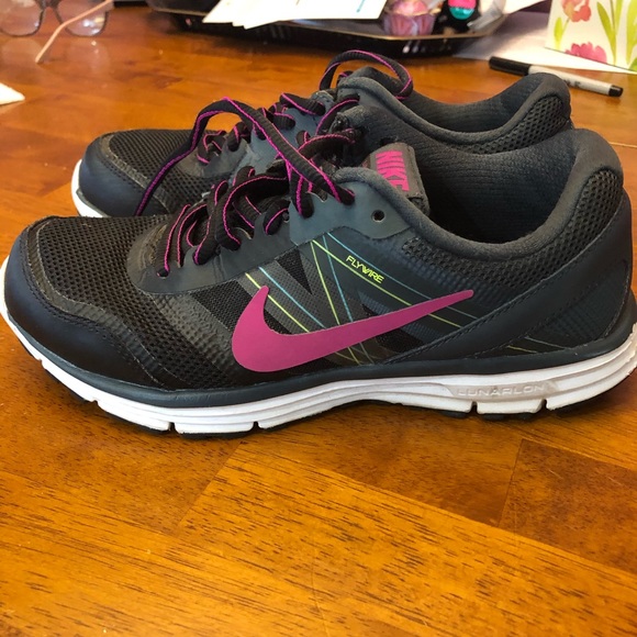 Nike Shoes - Nike sneakers